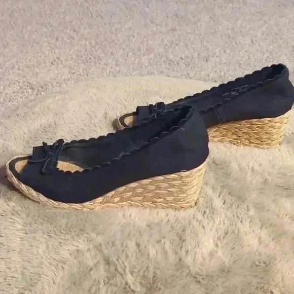 Lauren Ralph Lauren black wedge heels, size 6B, black - Picture 8 of 8